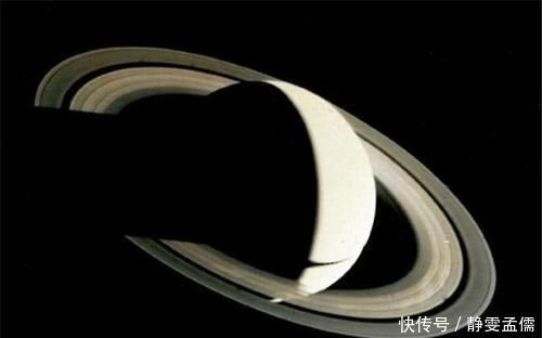 开普勒 旅行者号传回一张全黑照片,放大后,科学家发现其中的端倪!