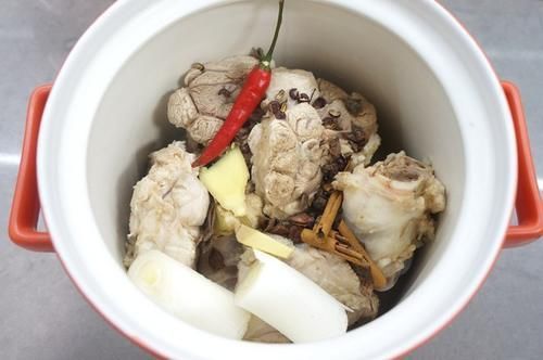 肘子块|猪身上最好吃的部位，价格是排骨的一半，营养却翻倍，不买是傻子