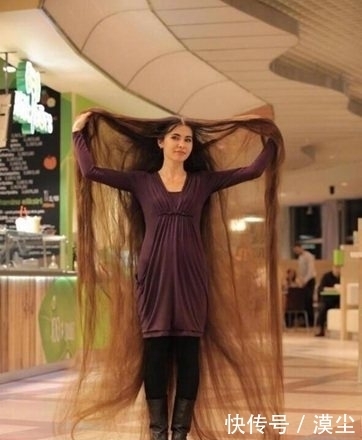 阿丽亚|留二十年长发,不剪发是一种什么样的体验,打理头发需要一天时间