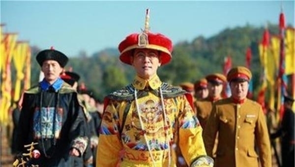 日本|末代皇帝溥仪登基时想穿龙袍日本人不答应只允许他穿日本大元帅服