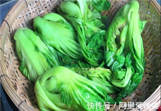 腌酸菜时,一定不能放盐,教你正确做法,3天就能吃,放一年不坏