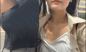 |搞笑GIF:美女一定是个富婆,年纪轻轻就有了属于自己的飞机场!