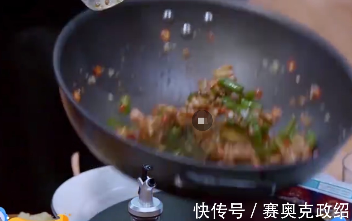 辣椒炒肉|张艺兴的辣椒炒肉把王一博刘宪华都呛哭了,全屋没一个能幸免!