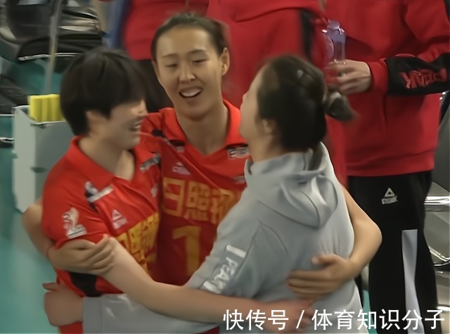 王梦洁|刺激,山东女排让2追3,全队兴奋,王梦洁值得肯定,郑益昕略不甘