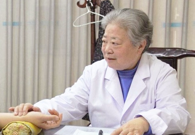 妇科专家|妇科专家月经量少的女性,牢记4字,多喝3碗水,预防子宫早衰!