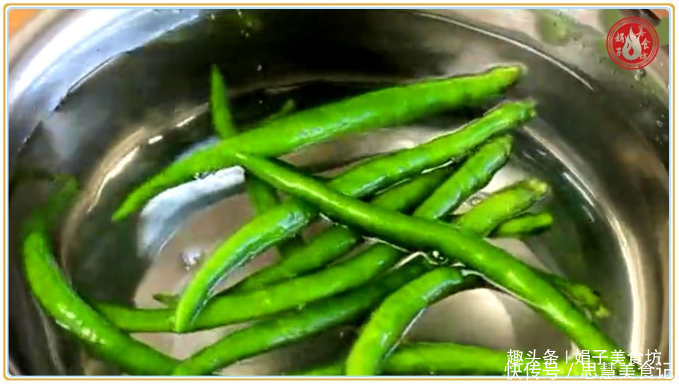 肉丝|辣椒别再炒肉丝了,教你秘制新吃法,香辣爽口开胃下饭