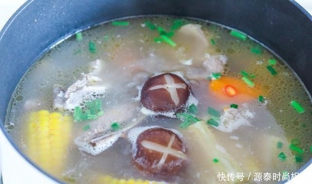 玉米|入秋后多喝这道汤，颜色丰富，用料简单味道足，孩子爱喝身体棒