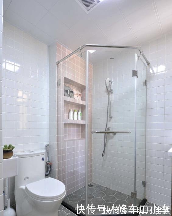 阳台|客厅造个“假阳台”，一进门就被迷住了，这套92㎡新房，太温馨