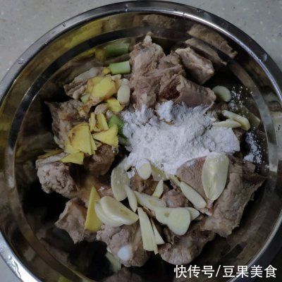 学会这道奶奶家的秘制糖醋排骨，想低调都不行