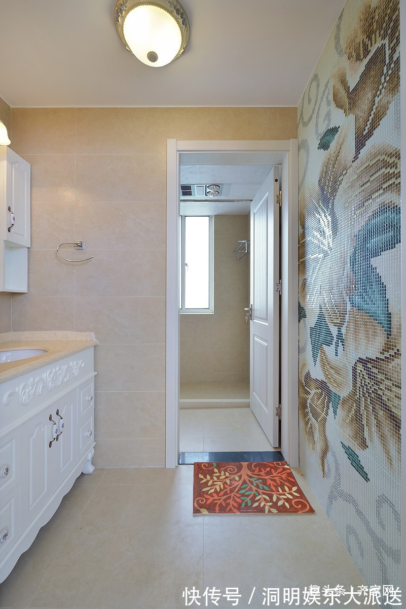 混搭|简约混搭二居,客厅照片墙存储家庭回忆,U型厨房设计,方便实用