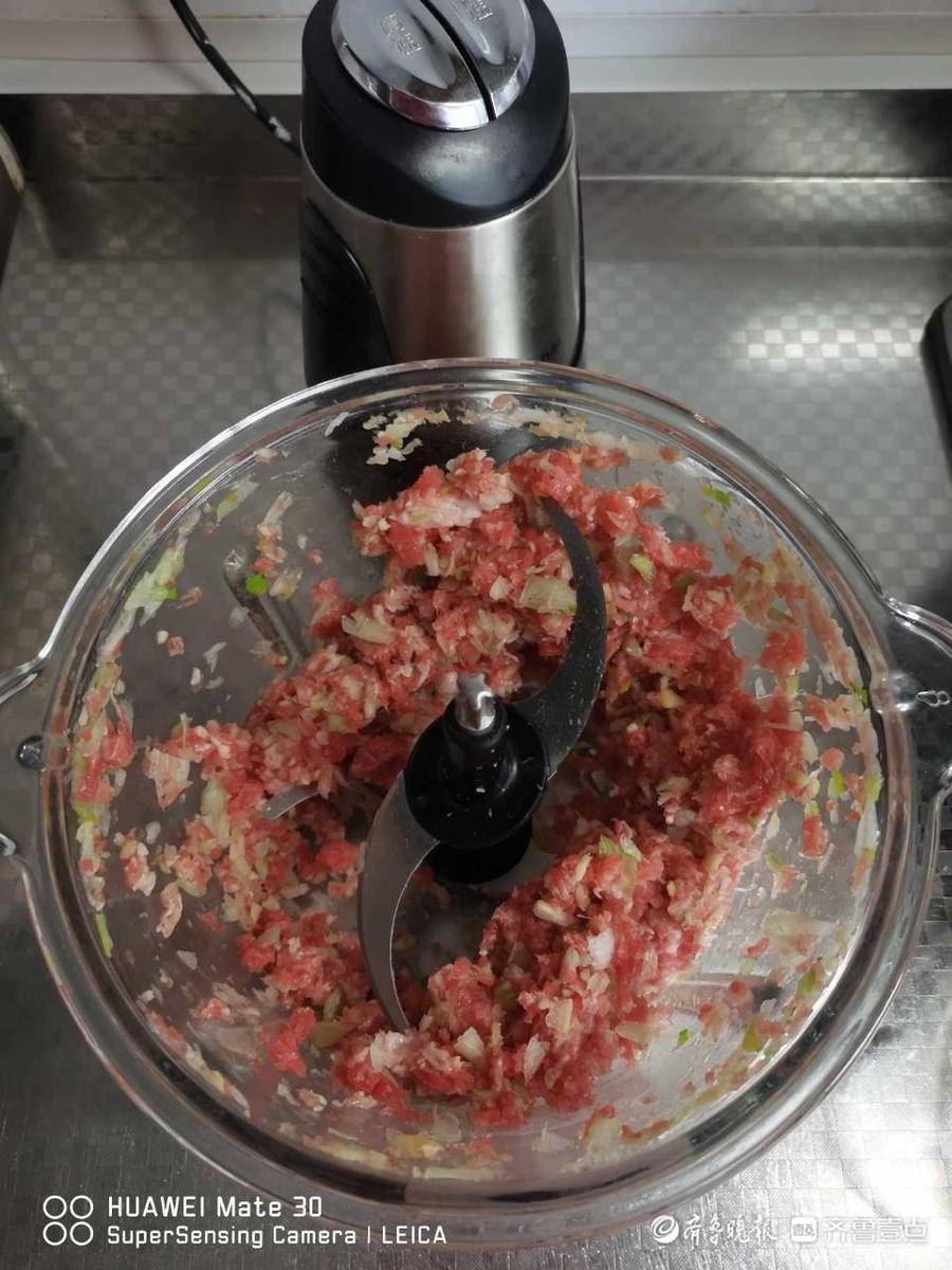 壹粉食堂｜莲藕包饺子最合适！皮薄大馅鲜嫩爆汁，周末在家试试吧