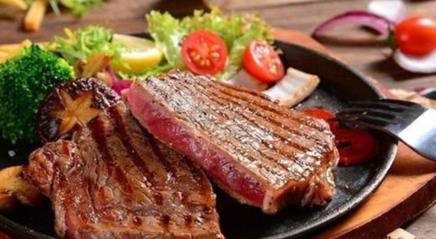 李子柒自制煎牛排,这次直接糊掉了网友真当我们没看见