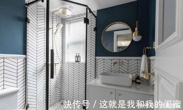 柜子|现代简约风的新房，轻奢大气，入户就被客厅背景墙迷住，漂亮极了