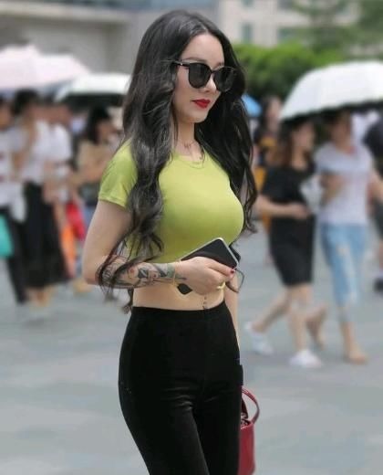 吊带衫 那舒适的穿搭，打造出舒适的微笑，就是鞋子有点让人失望