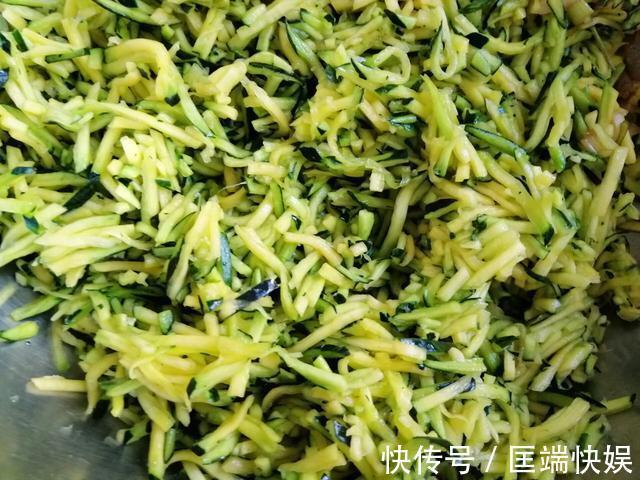 瓜丝|天冷了就吃这个馅的饺子！遇到这菜必买三十斤，比韭菜馅好吃多了