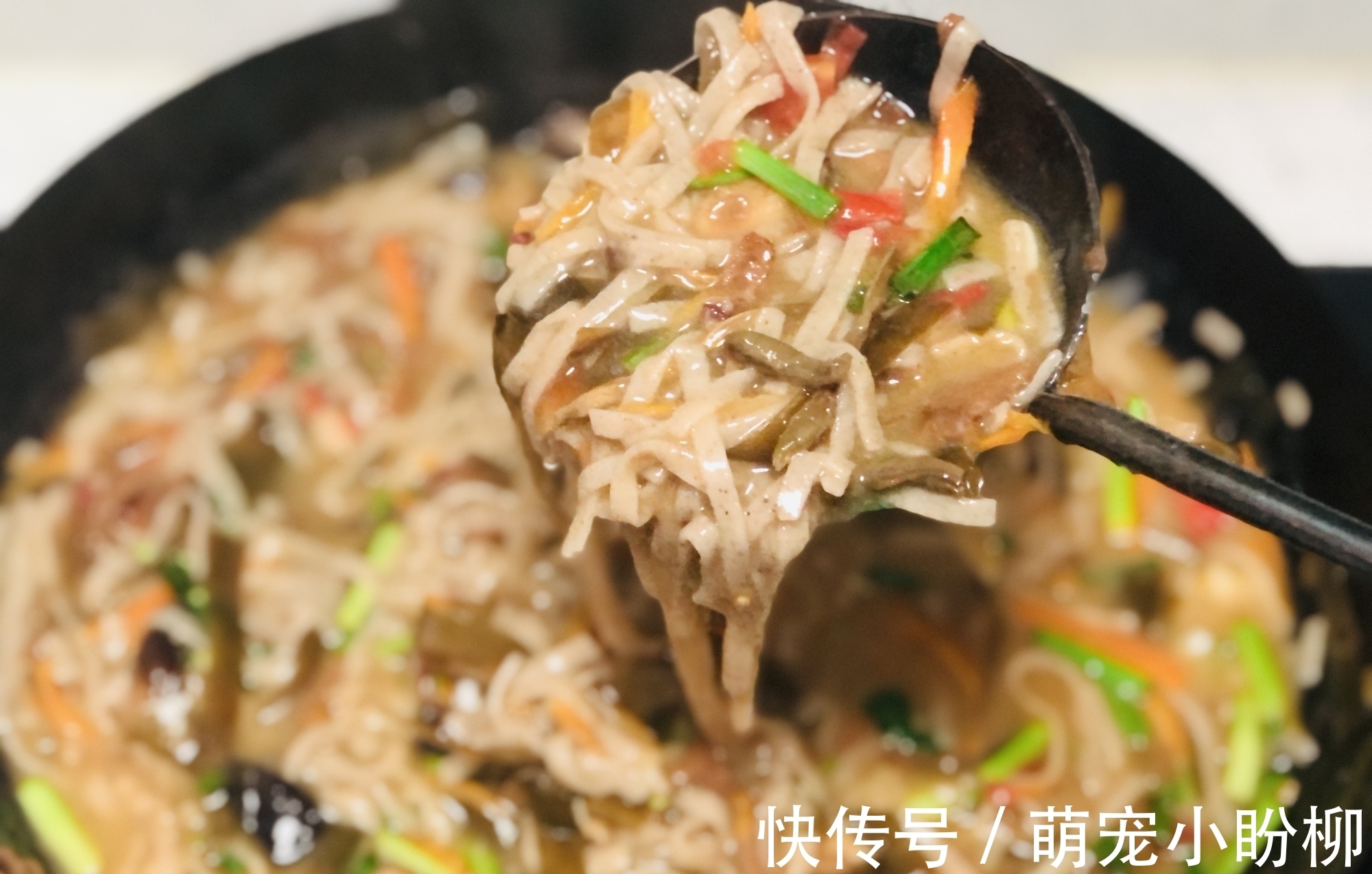 豫北农村常吃的一碗面，用料简单实在，汤浓味美，比烩面好吃多了