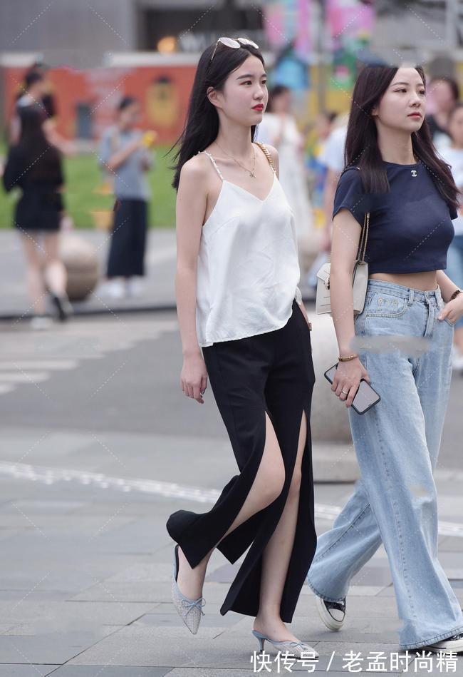 小吊带|高开叉喇叭裤搭配清爽小吊带,清爽性感,设计大胆