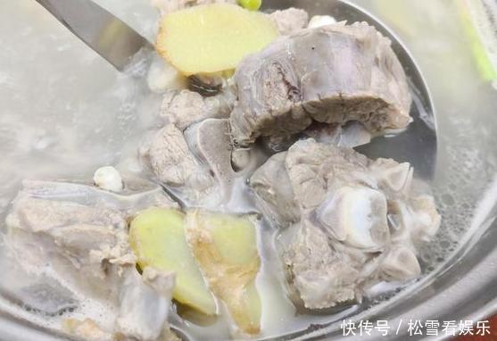  腥味|炖羊肉，两种调料不能放，不然羊肉腥味重，一锅汤和肉都毁了