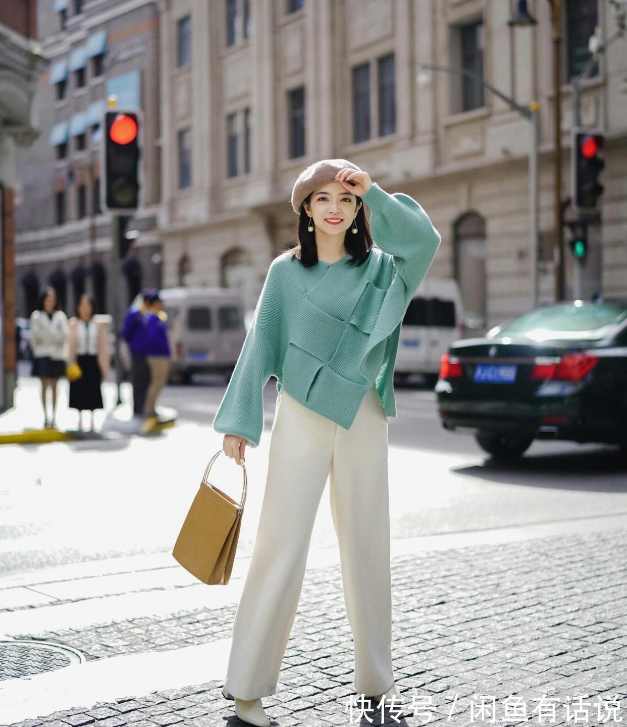 难怪阔腿裤失宠了,现在中年女人都爱穿“奶奶裤”,保暖又显气质