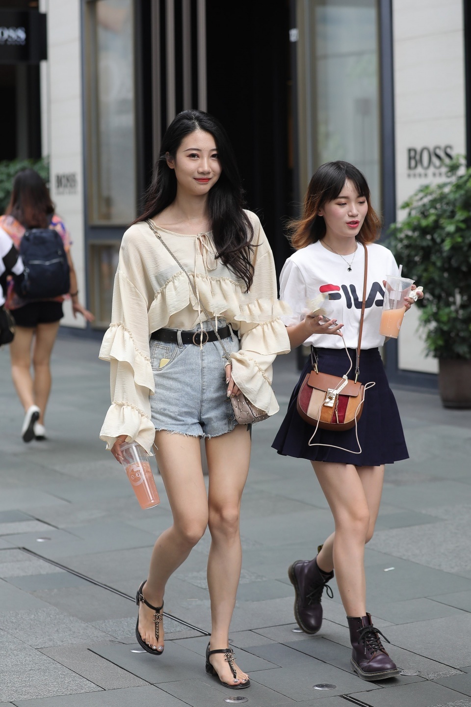 喝喝|相当自信的微胖女孩!爸爸喜欢的类型,好想过去帮她买杯咖啡喝喝