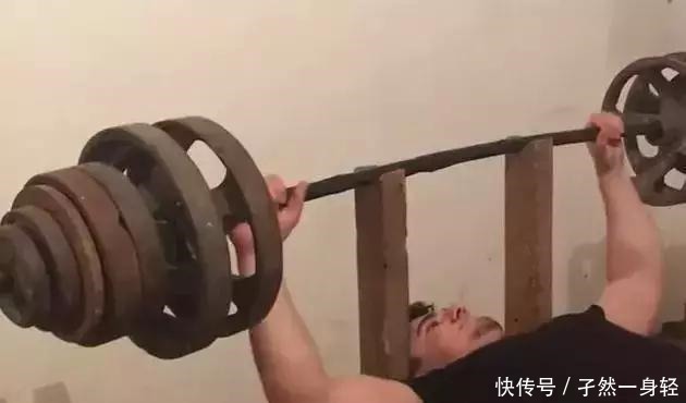 大脖子病|16岁小伙痴迷健身狂练脖子，确定不是得了大脖子病！