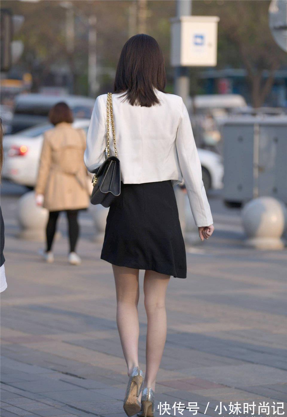 气质|黑色连衣裙搭配白色短款外套,穿出气质美,还是要一双尖头细跟鞋