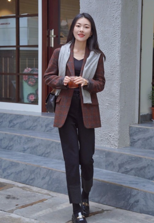 西装裤 终于不流行牛仔裤了,这条“西装裤”才是时髦精宠儿,百搭还显瘦