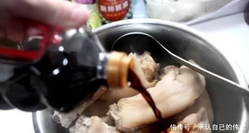 酱猪蹄怎么做才美味?学会这个做法,只需3味料,猪蹄又香又入味