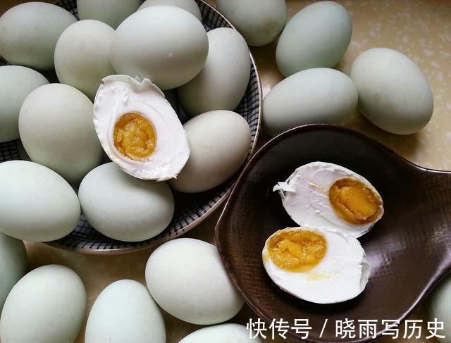 毛蛋|鸡蛋、鸭蛋、鹅蛋、鹌鹑蛋,哪种更健康?医生:这3种蛋建议少吃