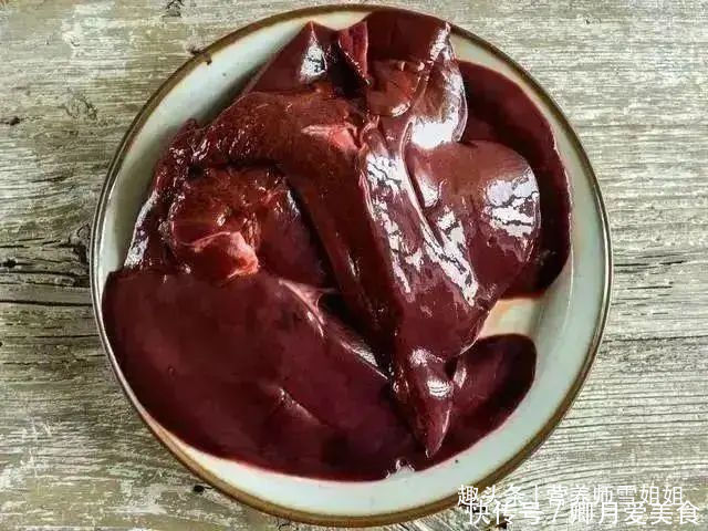 女子|43岁女子，头晕眼发黑，查出脑梗，只因一种“零嘴”吃太多