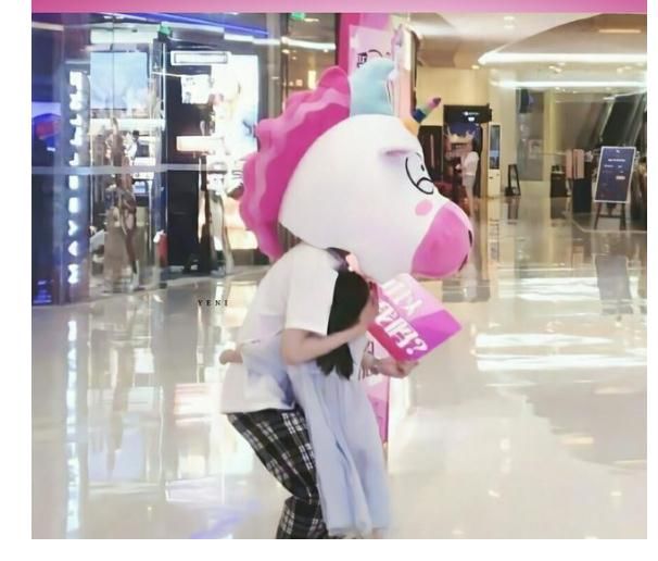 王一博|王一博对恐龙说“你也快下班吧”，因为经历过，所以懂得不容易