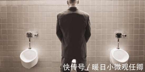 恐惧性|早晨上厕所时, 若发现这2种迹象, 可能“癌细胞”想近身, 别大意