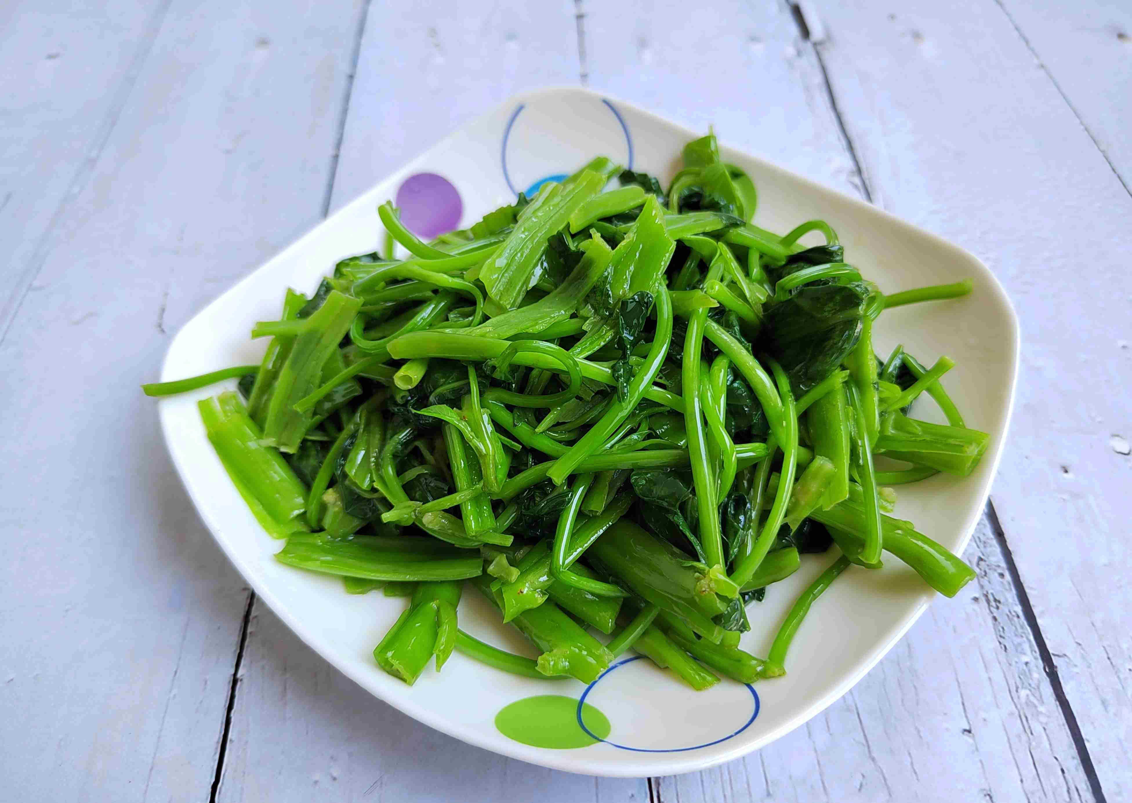 请公公婆婆吃饭，三小时做了5菜1汤，发朋友圈火了，网友：真抠门