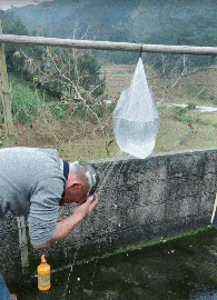 |搞笑GIF趣图:姐姐姐夫关系不好,我往姐夫短裤上涂了洗洁精,后来…