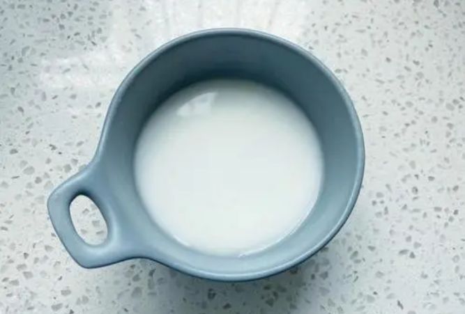 炸肉丸子,用什么粉调馅最好?有人常弄错,难怪回软快不酥脆