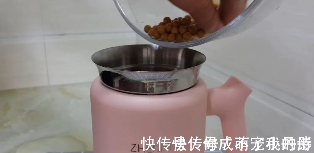 以后面粉就这样做，一次炸一锅，个个香酥掉渣，比油条麻花还好吃