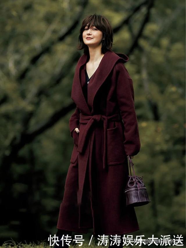 这位日本“大妈”的街拍火了!简单日常,50岁穿出30岁的感觉