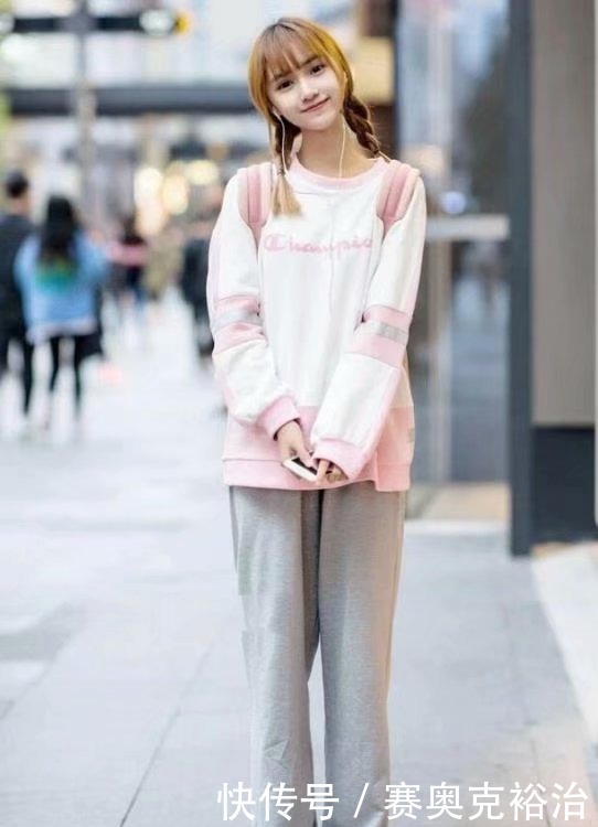 而也就使得|街拍:貌美肤白的小姐姐,大长腿十分亮眼,让人心动的感觉