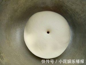 面团|我们家一年四季都爱吃的饼，隔三差五就要做一次，外酥内软特好吃