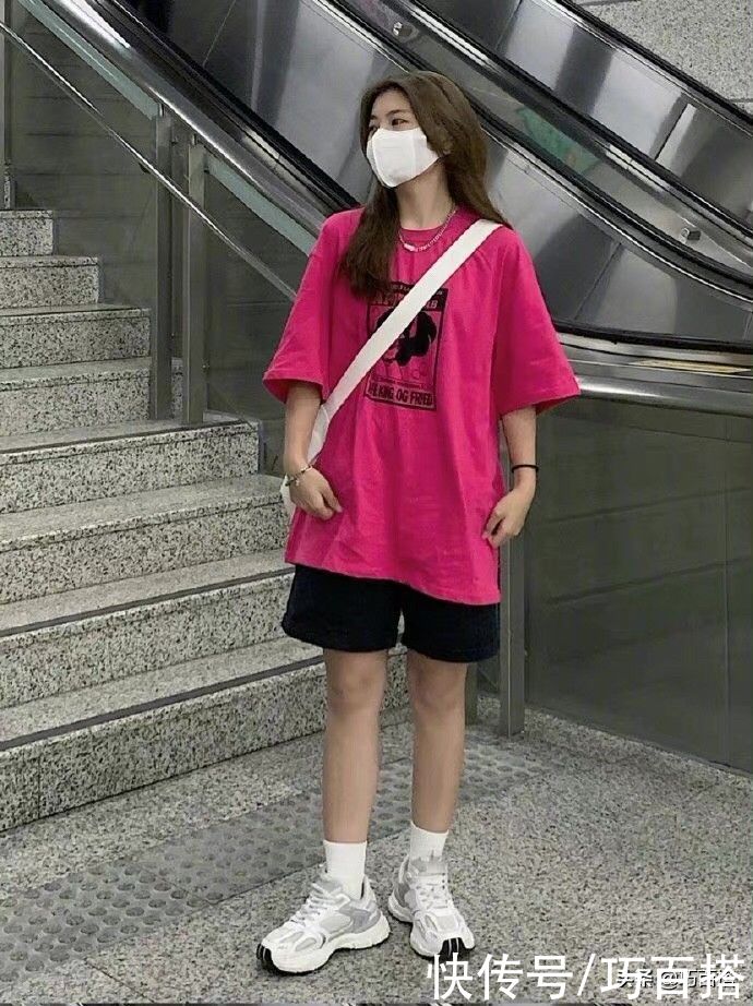 时尚|今年更流行T恤+阔腿裤，简单休闲却很美，值得借鉴