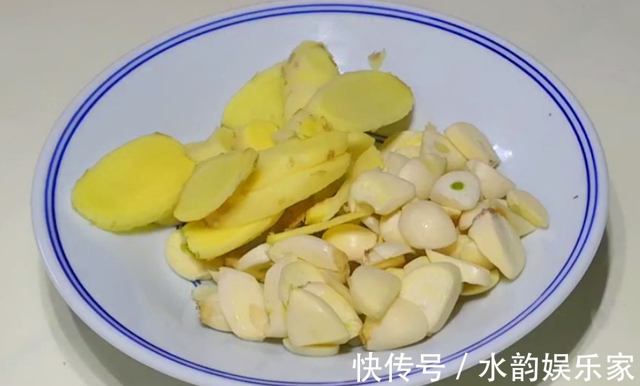 开胃|腌黄瓜好吃有秘诀,一天就能吃,香脆爽口又开胃,比吃肉还过瘾