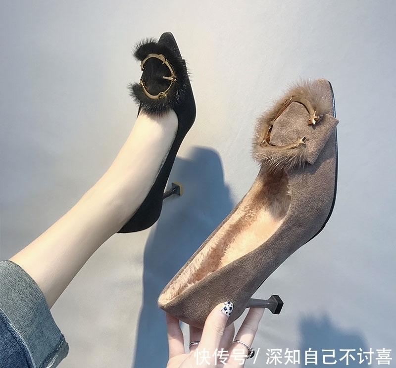 高跟鞋时尚又百搭,出门拜年穿上,流露出时尚魅力