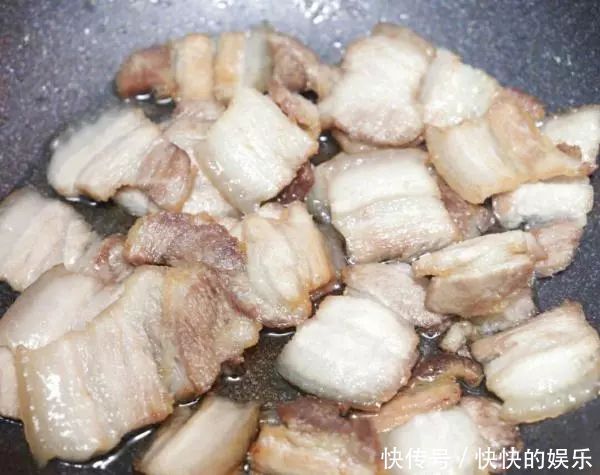 回锅肉,这样做才好吃色泽红亮,肥而不腻