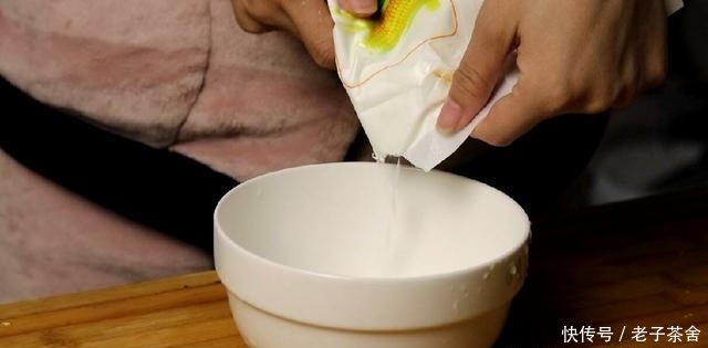 猪血和此菜才是绝配,5块钱炒一盘,补铁助消化,我家一周吃2次