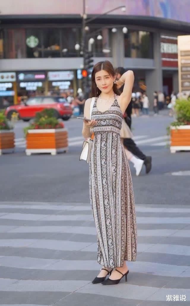 复古印花长裙，韵味十足惹人怜爱