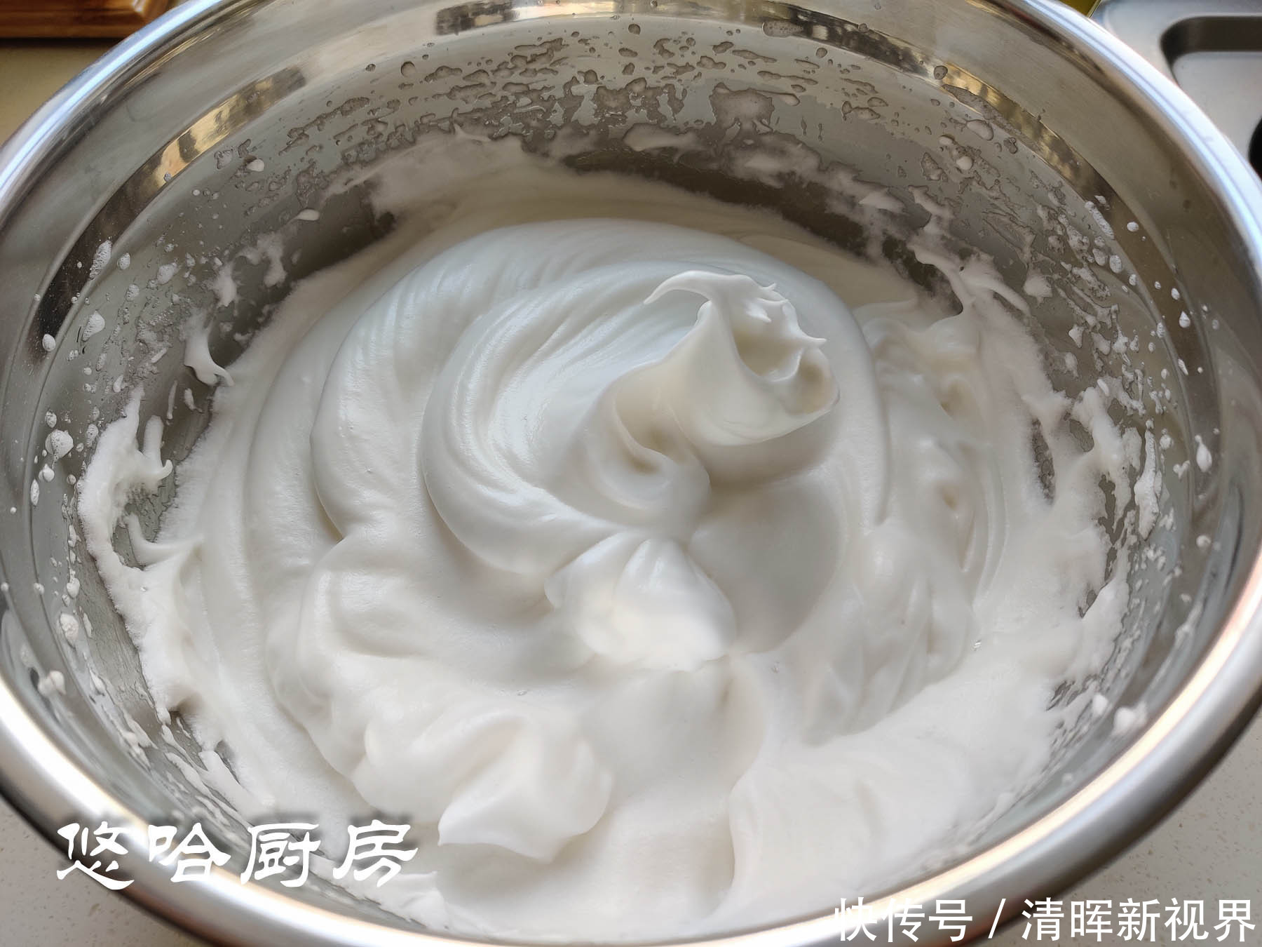 回到|百分百成功的Kitty戚风蛋糕,松软湿润不开裂,一秒回到纯真童年