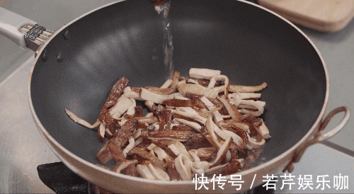 詹姆士|这菜太省心了!随手一炒超级下饭,盘它