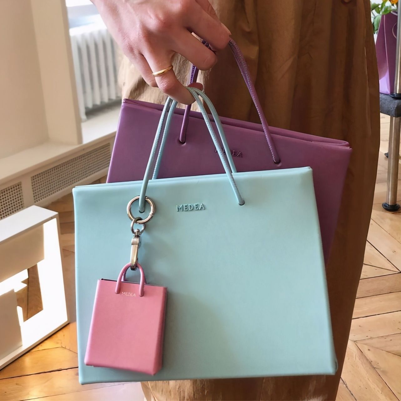 fendi|不会吧？原来最火的包包是「购物袋」