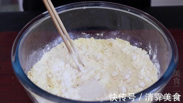 做法|玉米面超好吃的做法,是老一辈都会的手艺,松软清甜,从里香到外