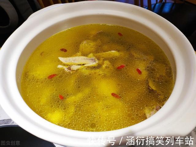 腥味|炖鸡汤时，直接下锅炖可不行，教你正确做法，汤鲜肉嫩无腥味